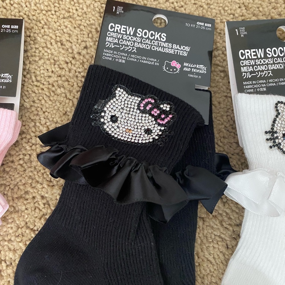 Hello Kitty Ruffled Crystal Anklets - Picture 5 of 6